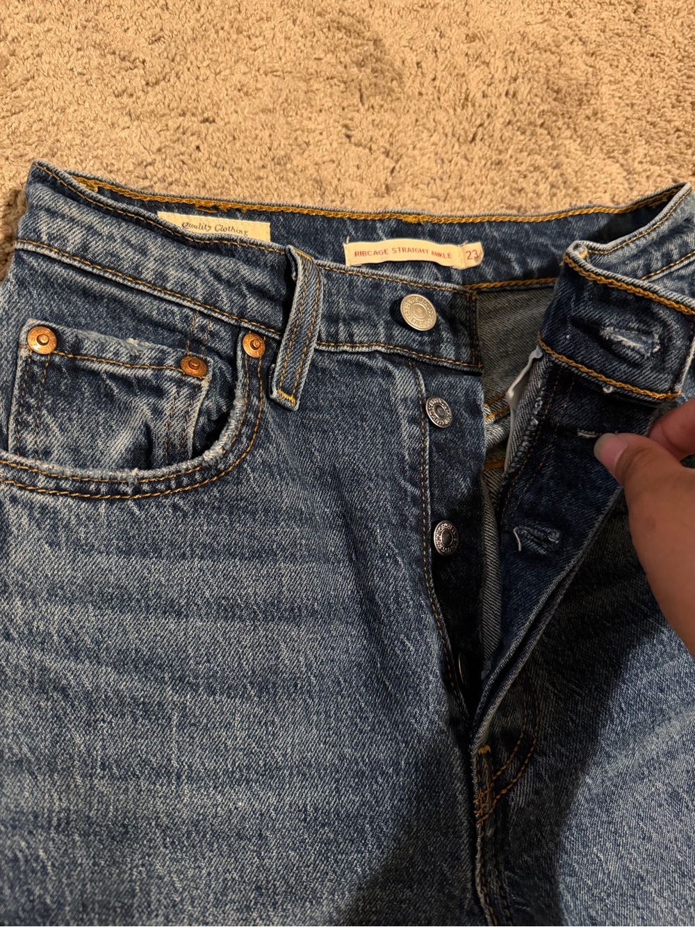 Levi’s Ribcage Straight Ankle Jeans - Picture 2 of 6